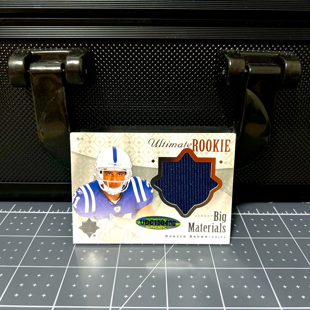DONALD BROWN 2009 Upper Deck Ultimate Collection Big Materials /99 COC included